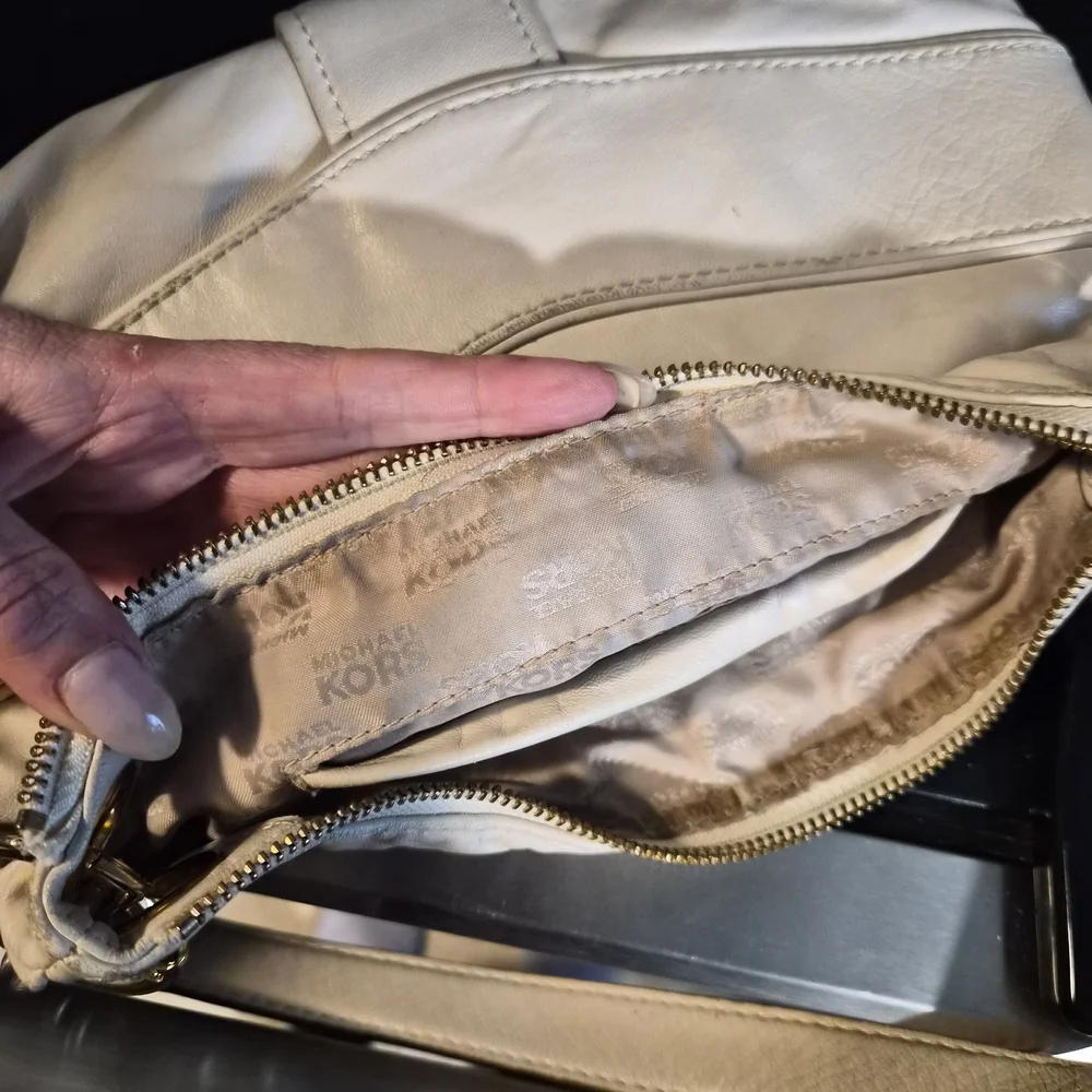 Michael Kors Bedford Medium Leather Shoulder‎ Bag - Vanilla/Cream
